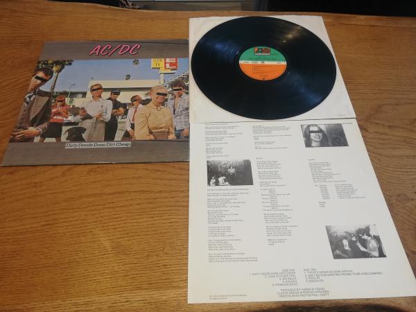 AC/CD Dirty Deeds done dirt cheap 1976 Altantic ATL 50323 Deutsche Pressung incl Booklet NM/VG+